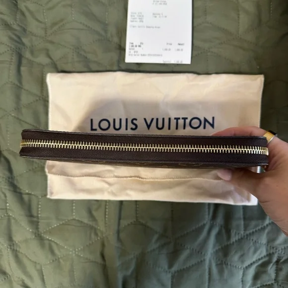 Louis Vuitton Monogram Zippy Organizer Wallet - Picture 4 of 15